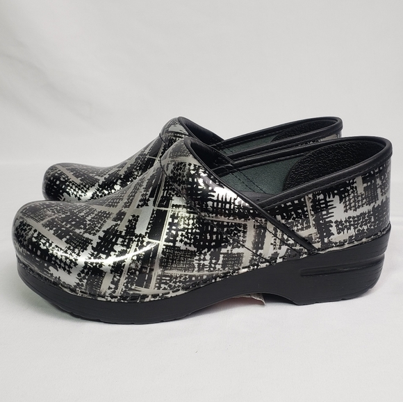 Dansko Professional Nurse's Shoes Block Print Patent Leather Clogs - Picture 4 of 12